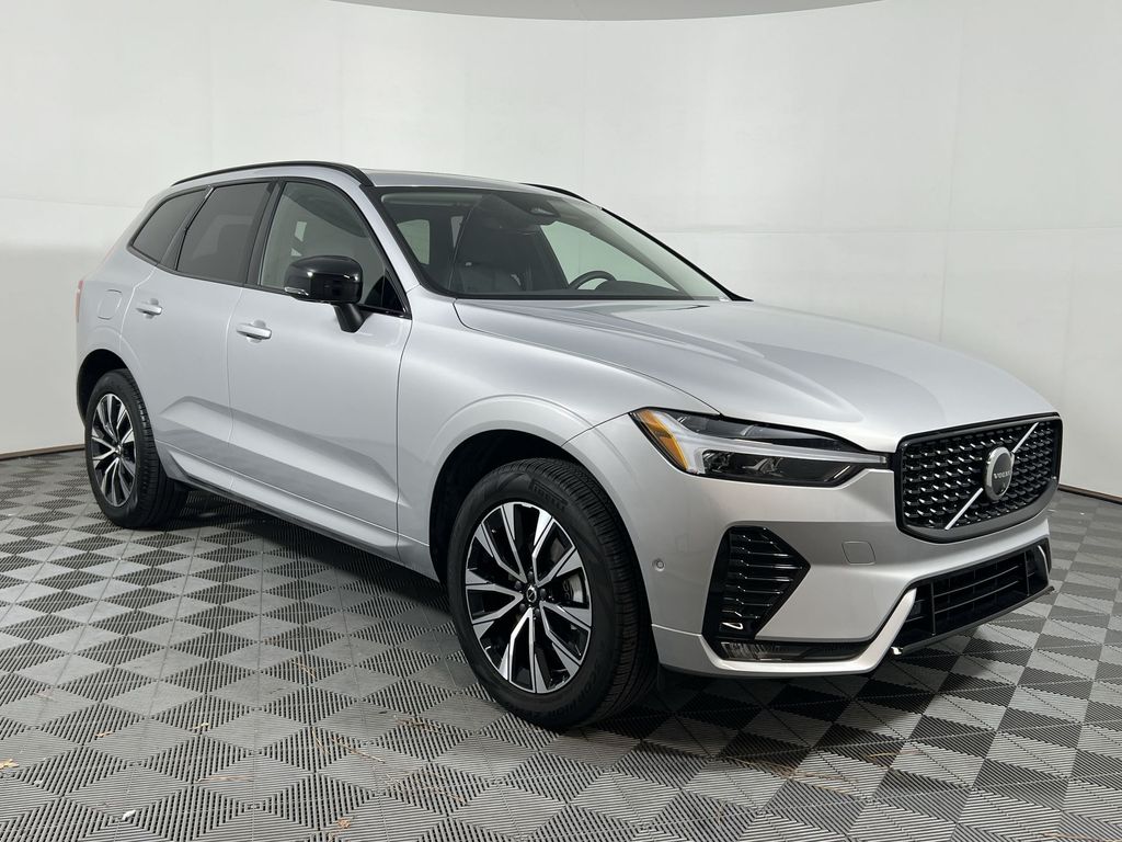 2025 Volvo XC60 B5 Plus photo 2
