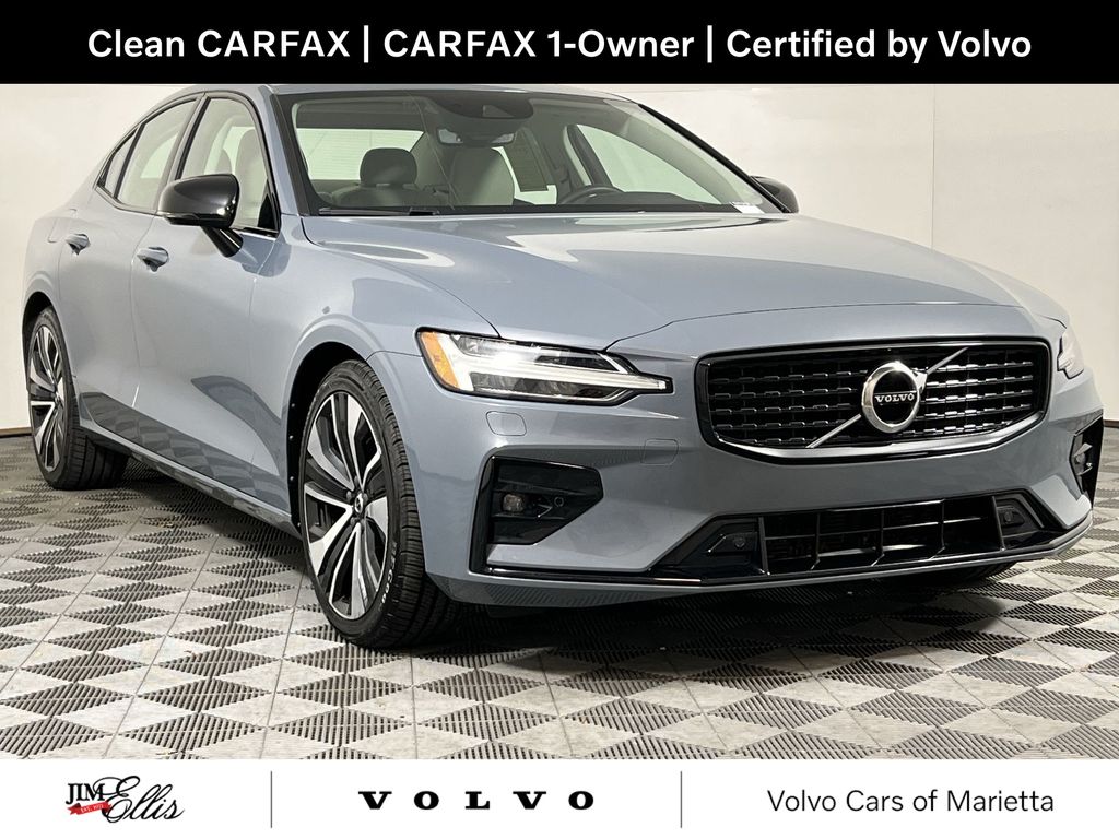 2022 Volvo S60 Momentum