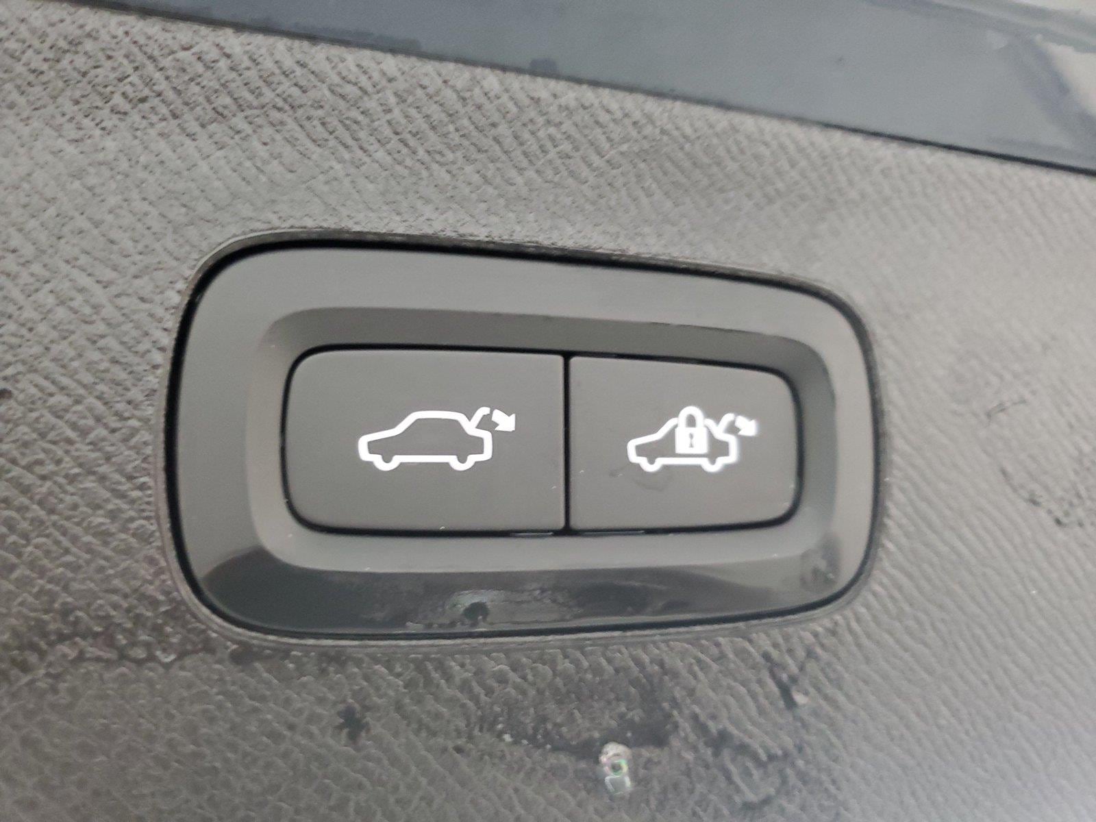2026 Volvo XC90 Plus - Photo 10