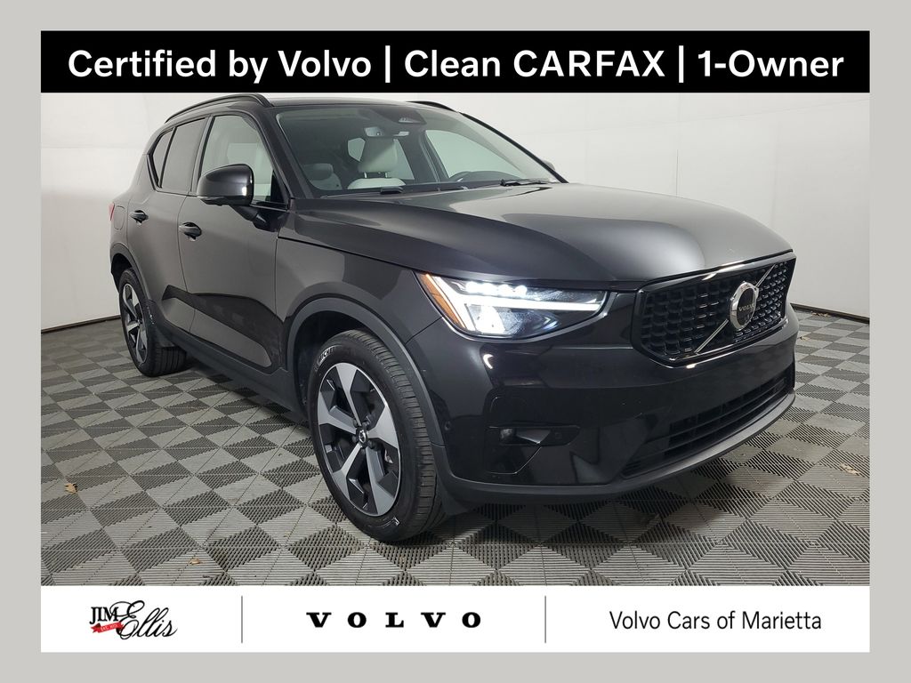 2025 Volvo XC40 B5 Plus Dark AWD's photo