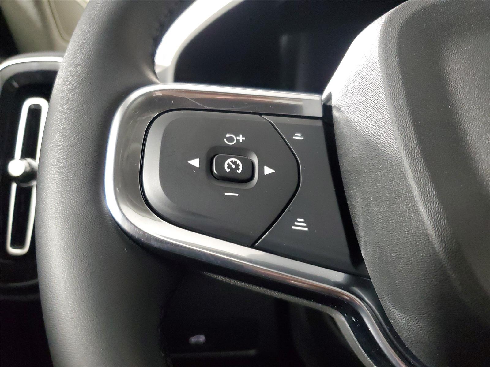 2026 Volvo XC40 Core - Photo 25