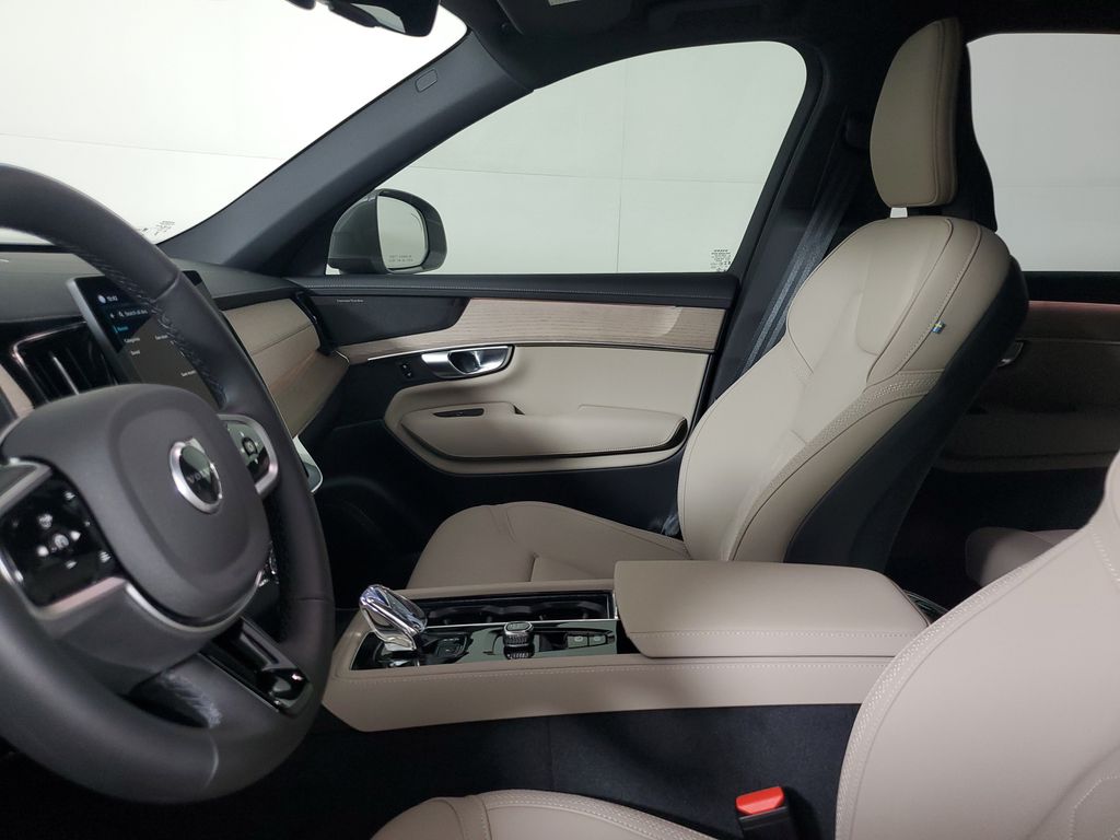 2026 Volvo XC90 Plus - Photo 24