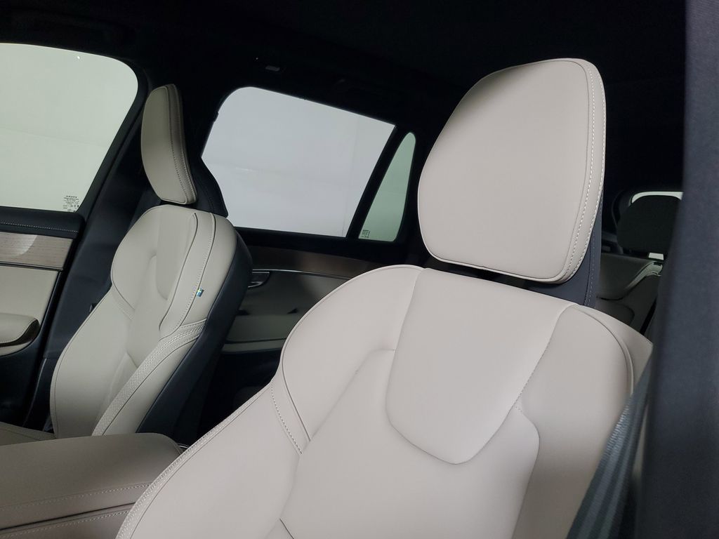 2026 Volvo XC90 Plus - Photo 24