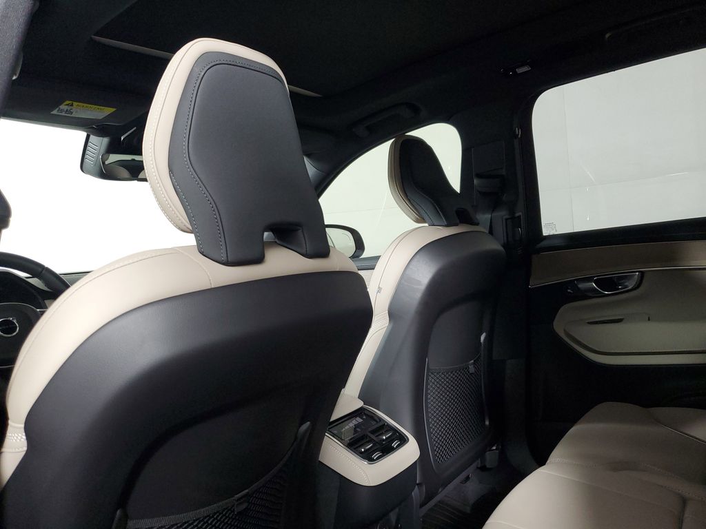 2026 Volvo XC90 Plus - Photo 14