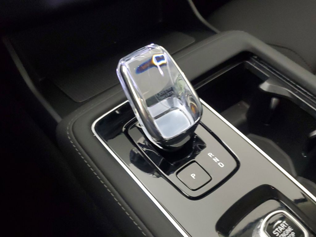 2025 Volvo XC90 Core - Photo 35
