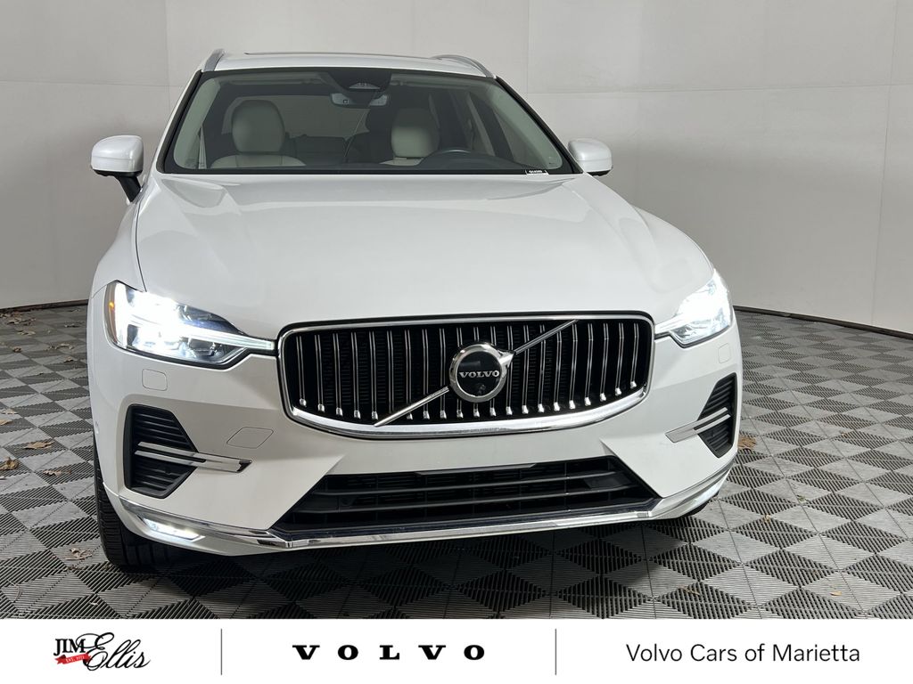 2023 Volvo XC60 B5 Plus photo 3