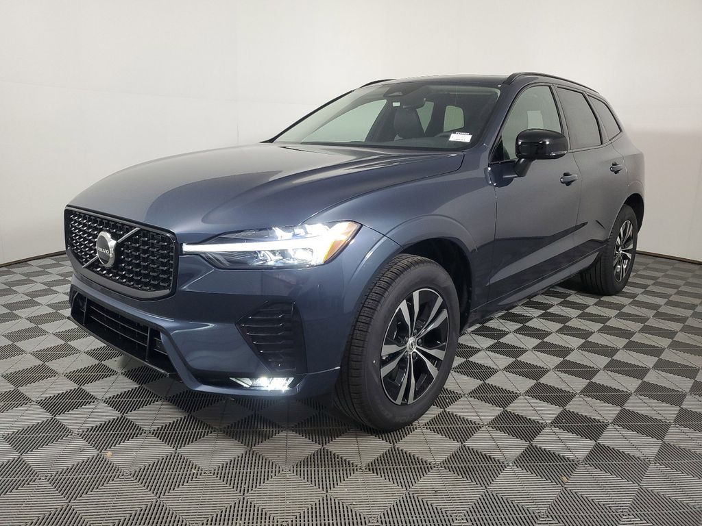 2025 Volvo XC60 B5 Core photo 3
