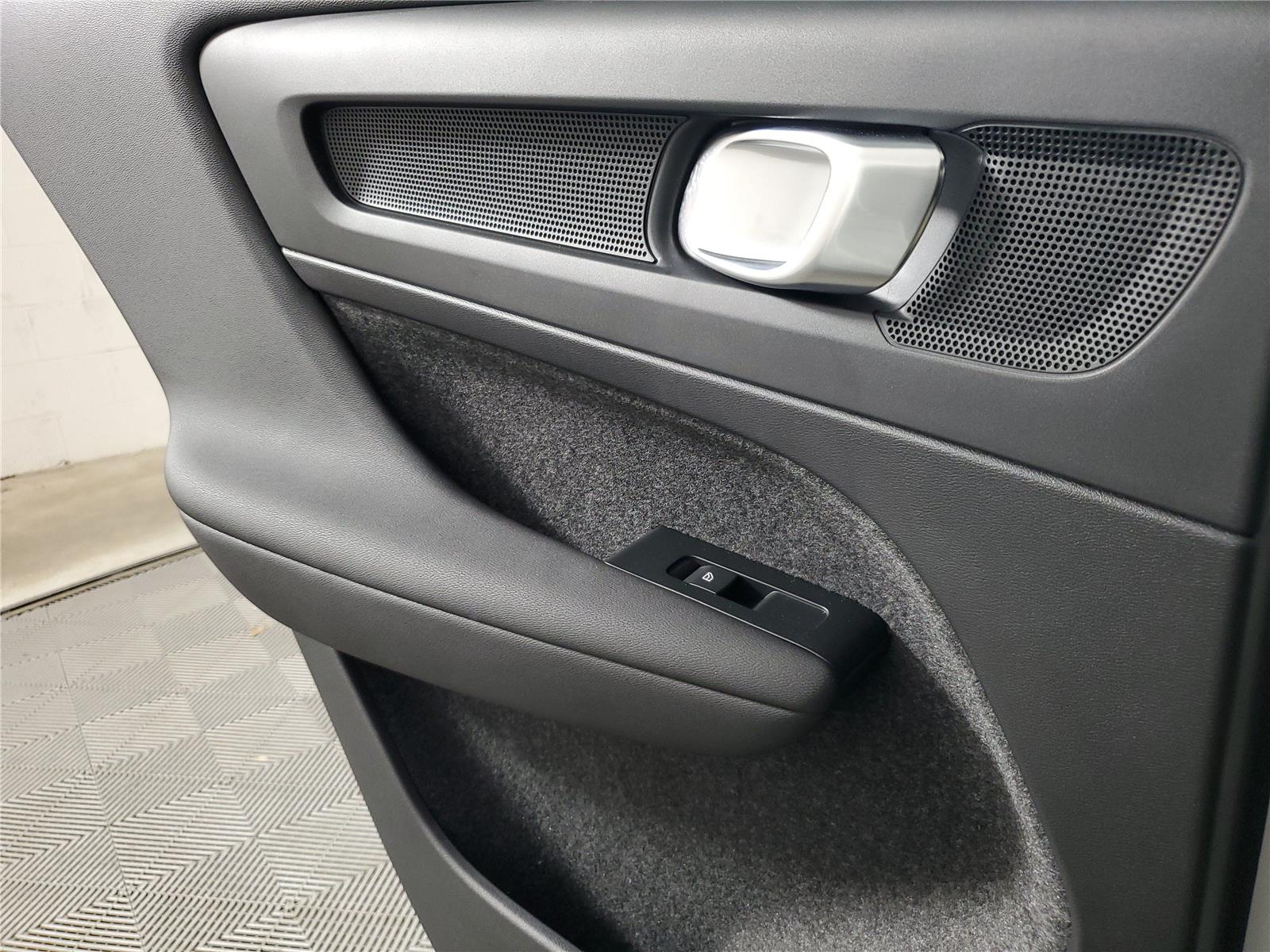 2026 Volvo XC40 Core - Photo 18