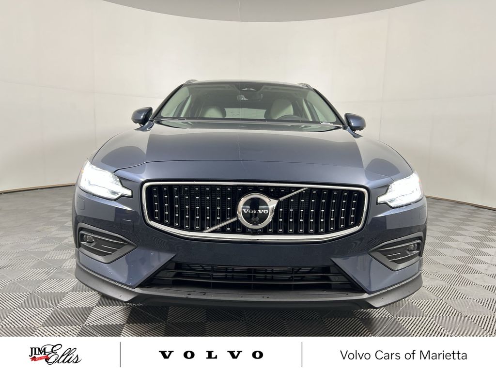 2026 Volvo V60 Cross Country B5 Plus photo 3