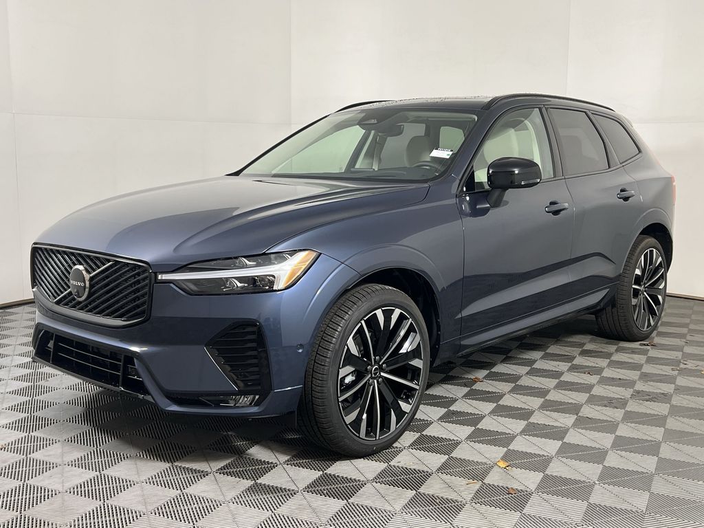 2026 Volvo XC60 B5 photo 4