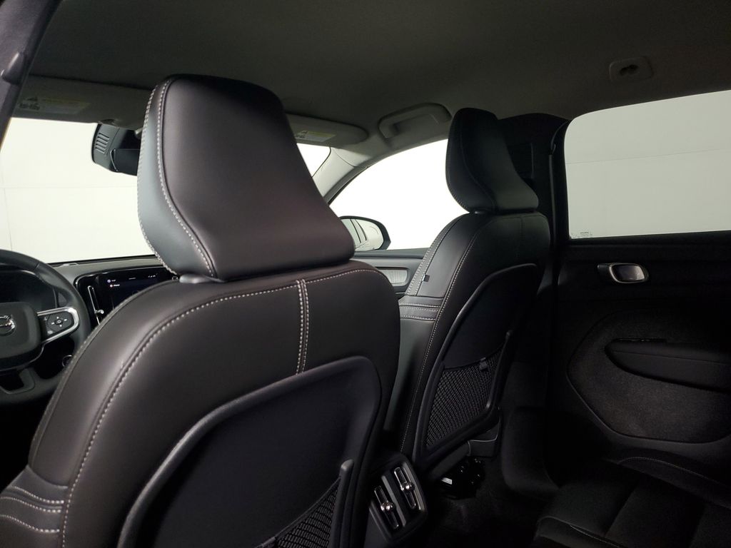 2026 Volvo XC40 Core - Photo 16