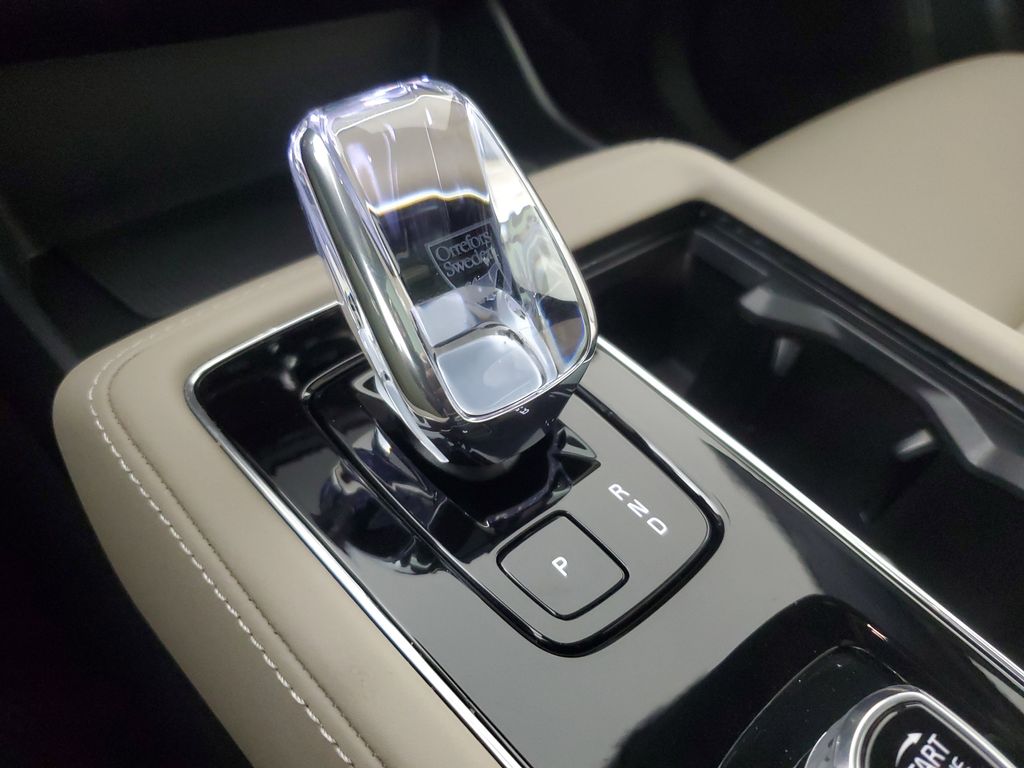 2025 Volvo XC90 Core - Photo 34