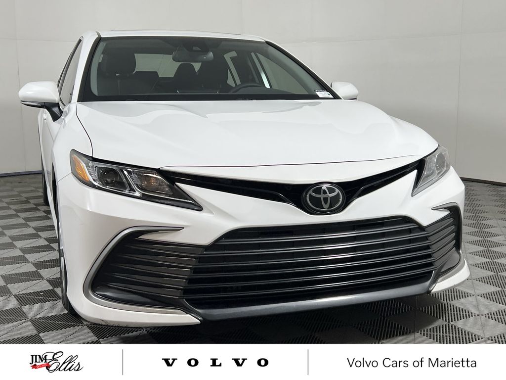 2023 Toyota Camry LE photo 3
