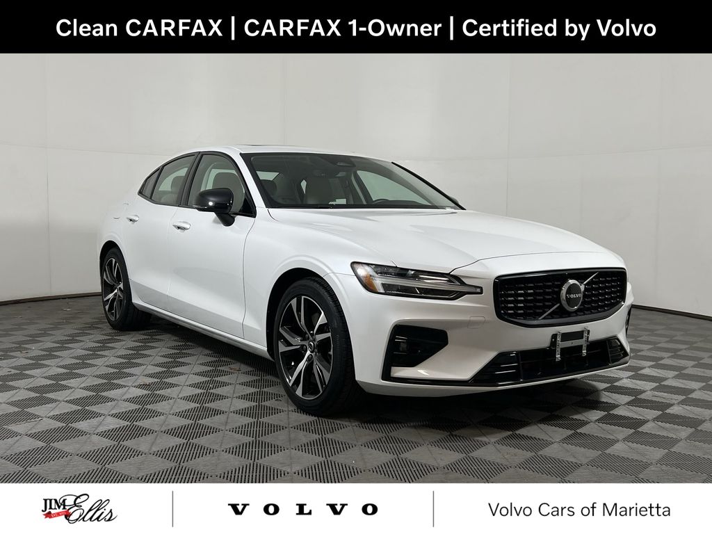 2025 Volvo S60 Core's photo