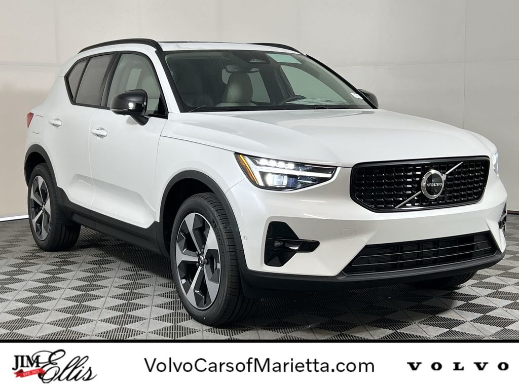 2026 Volvo XC40 Plus's photo