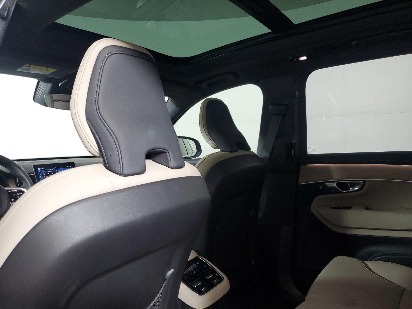 2026 Volvo XC90 Plus - Photo 14