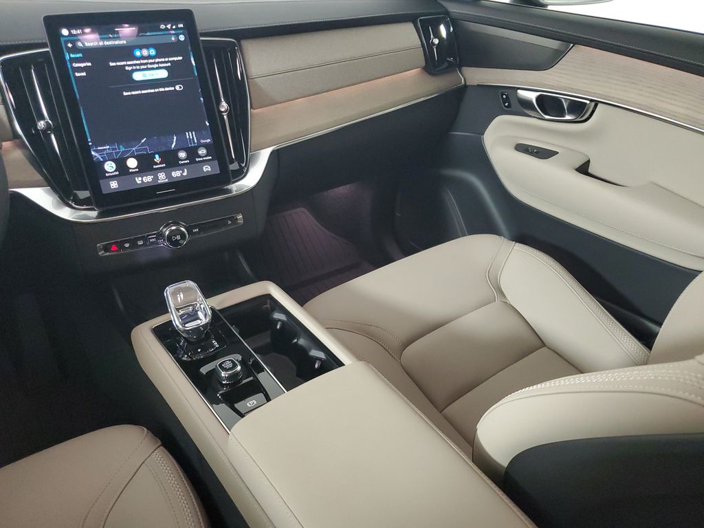 2026 Volvo XC90 Plus - Photo 19
