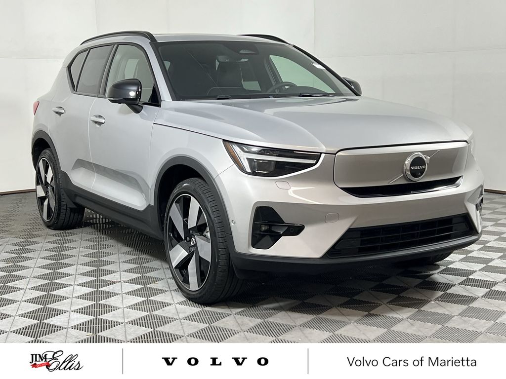 2023 Volvo XC40 Ultimate's photo