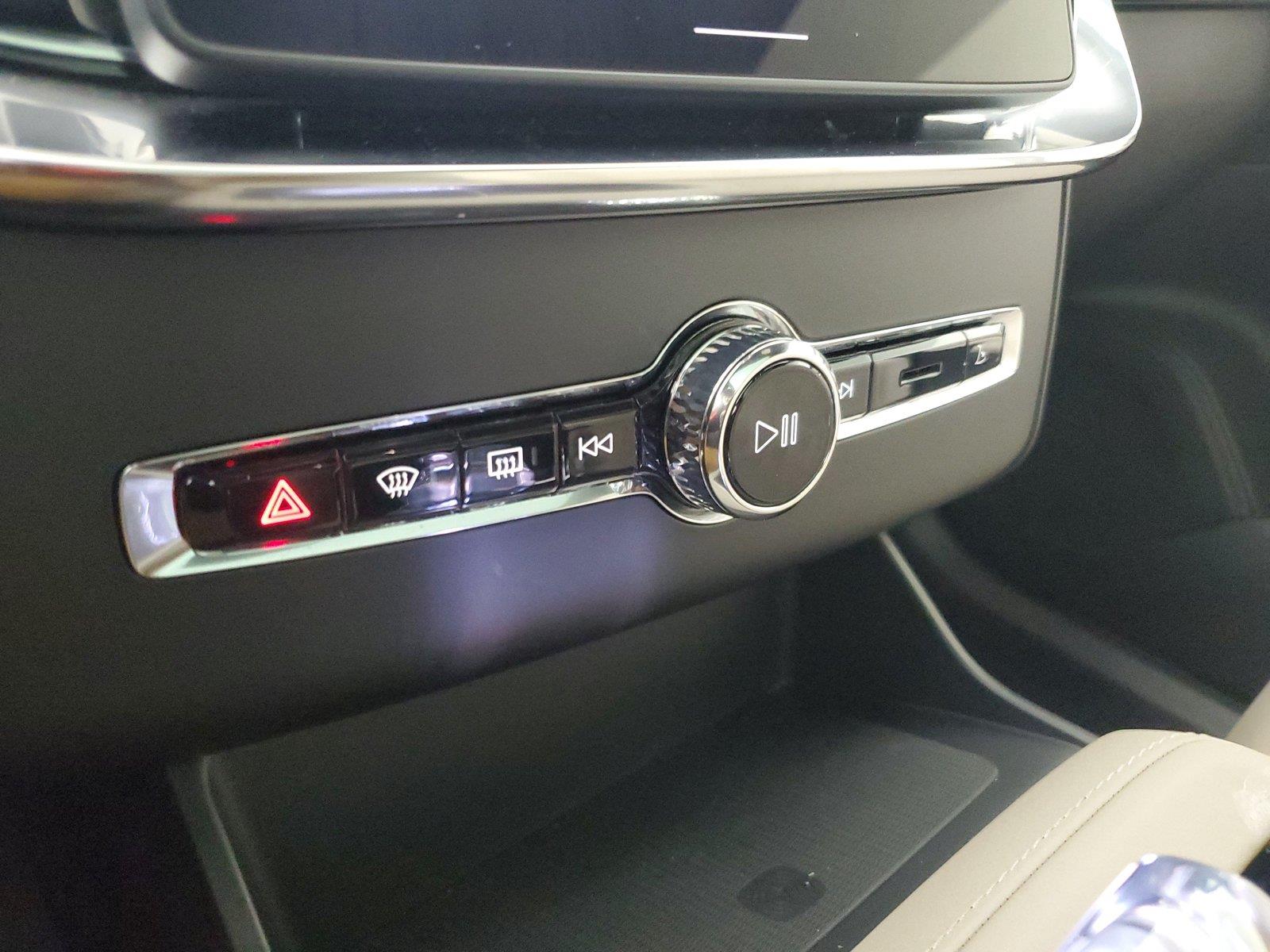 2026 Volvo XC90 Plus - Photo 30