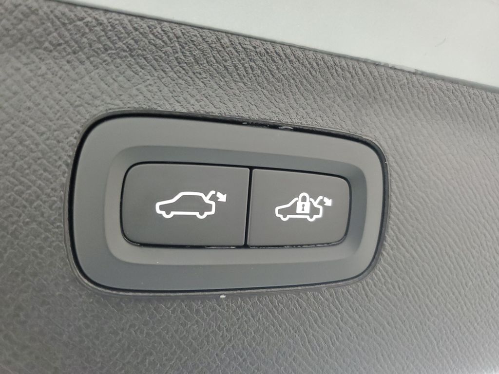 2026 Volvo XC90 Plus - Photo 12