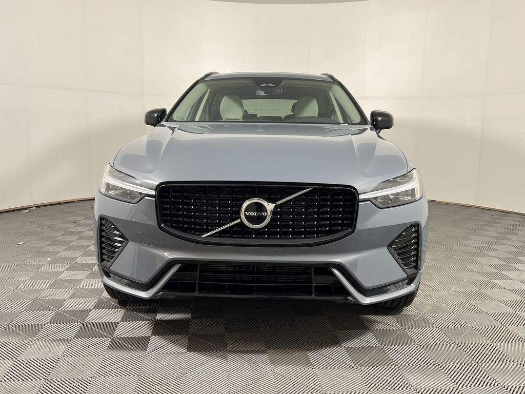 2024 Volvo XC60 B5 Core photo 3