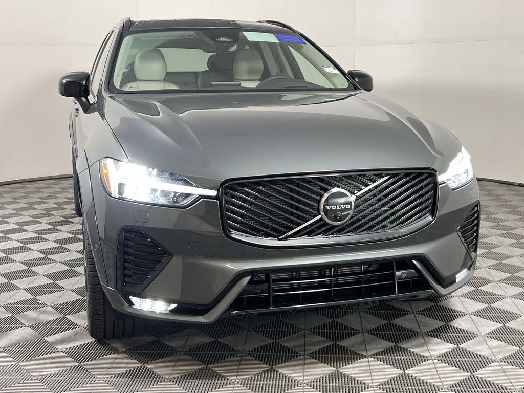 2026 Volvo XC60 B5 photo 2