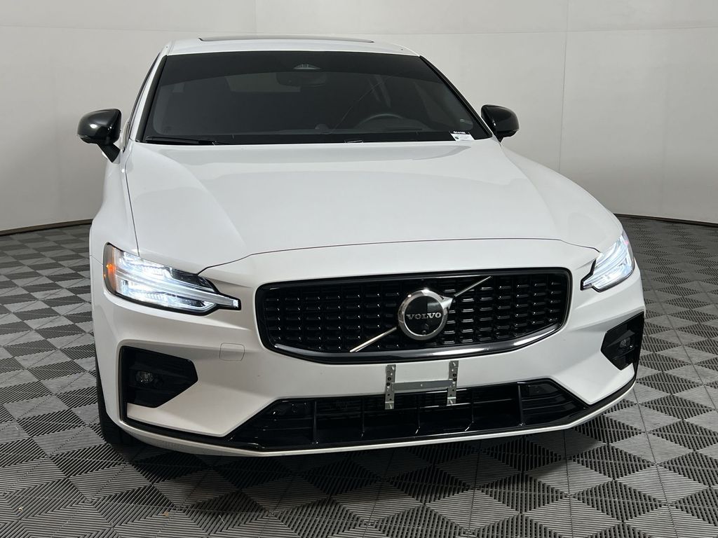 2024 Volvo S60 B5 Ultimate photo 3