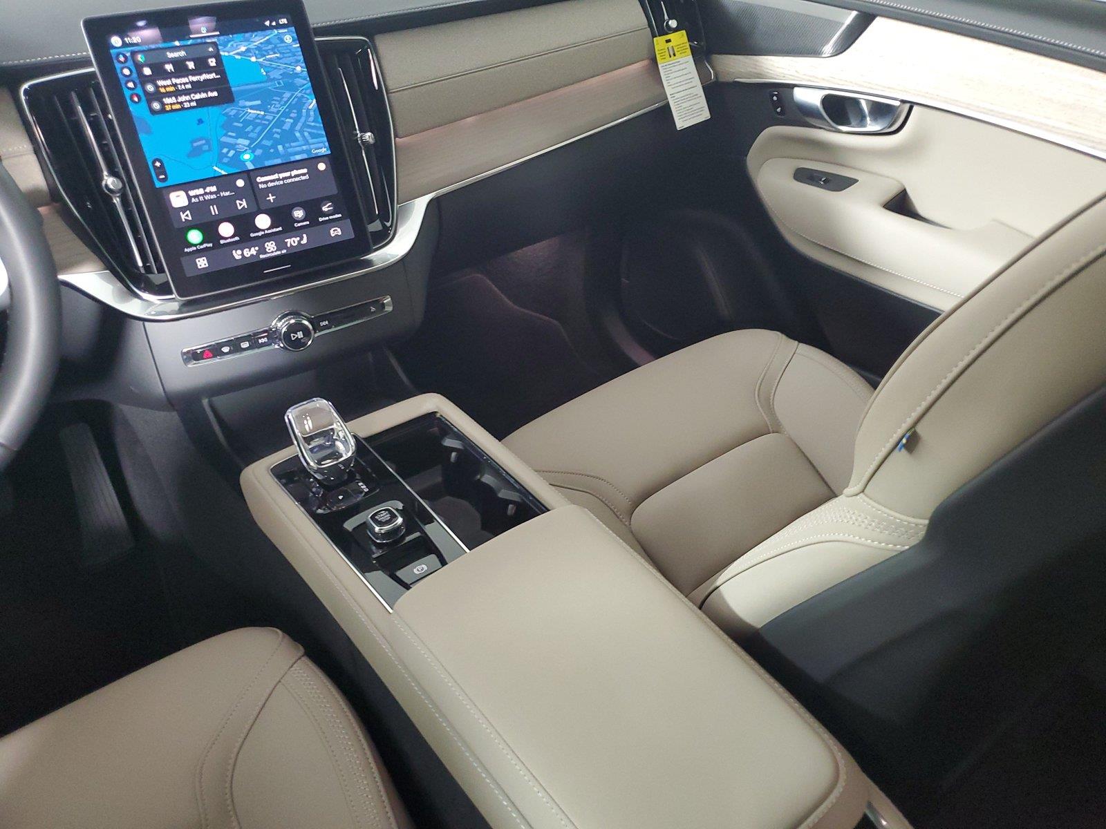 2026 Volvo XC90 Plus - Photo 17