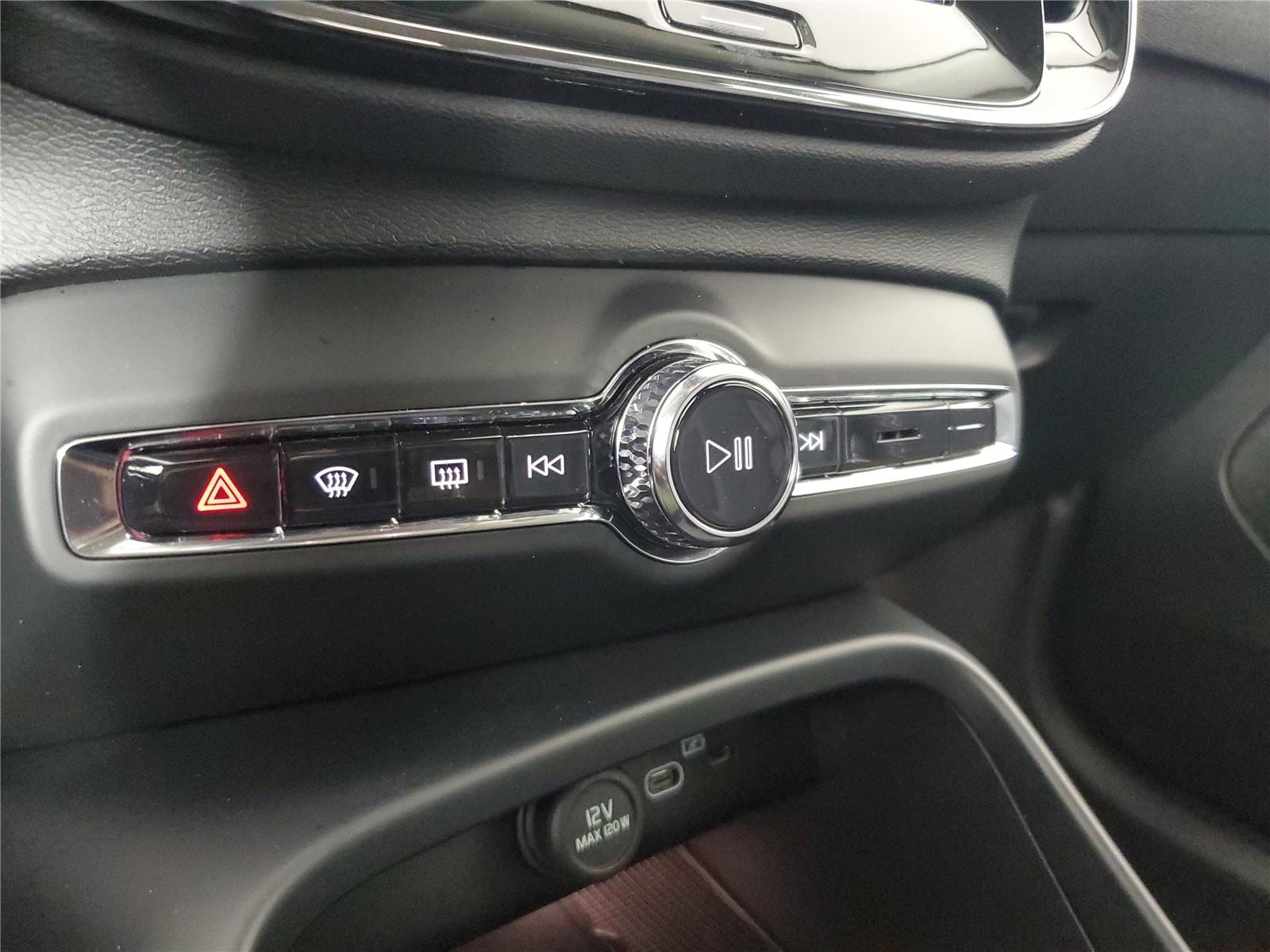 2026 Volvo XC40 Core - Photo 30