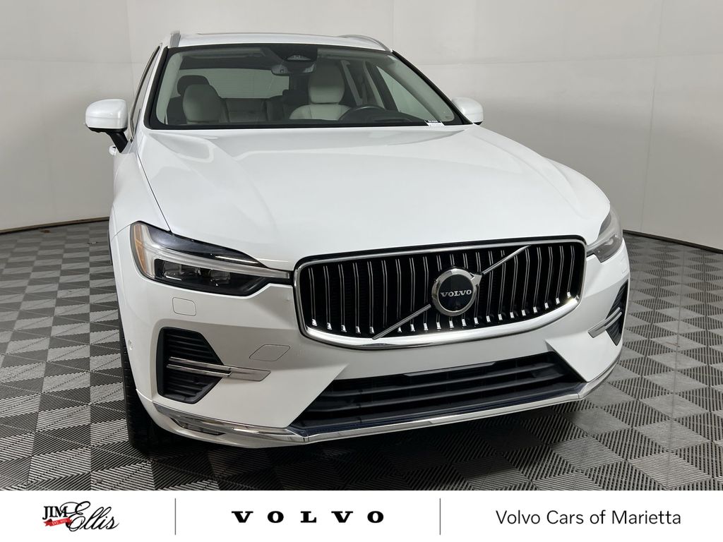 2023 Volvo XC60 B5 Ultimate photo 3