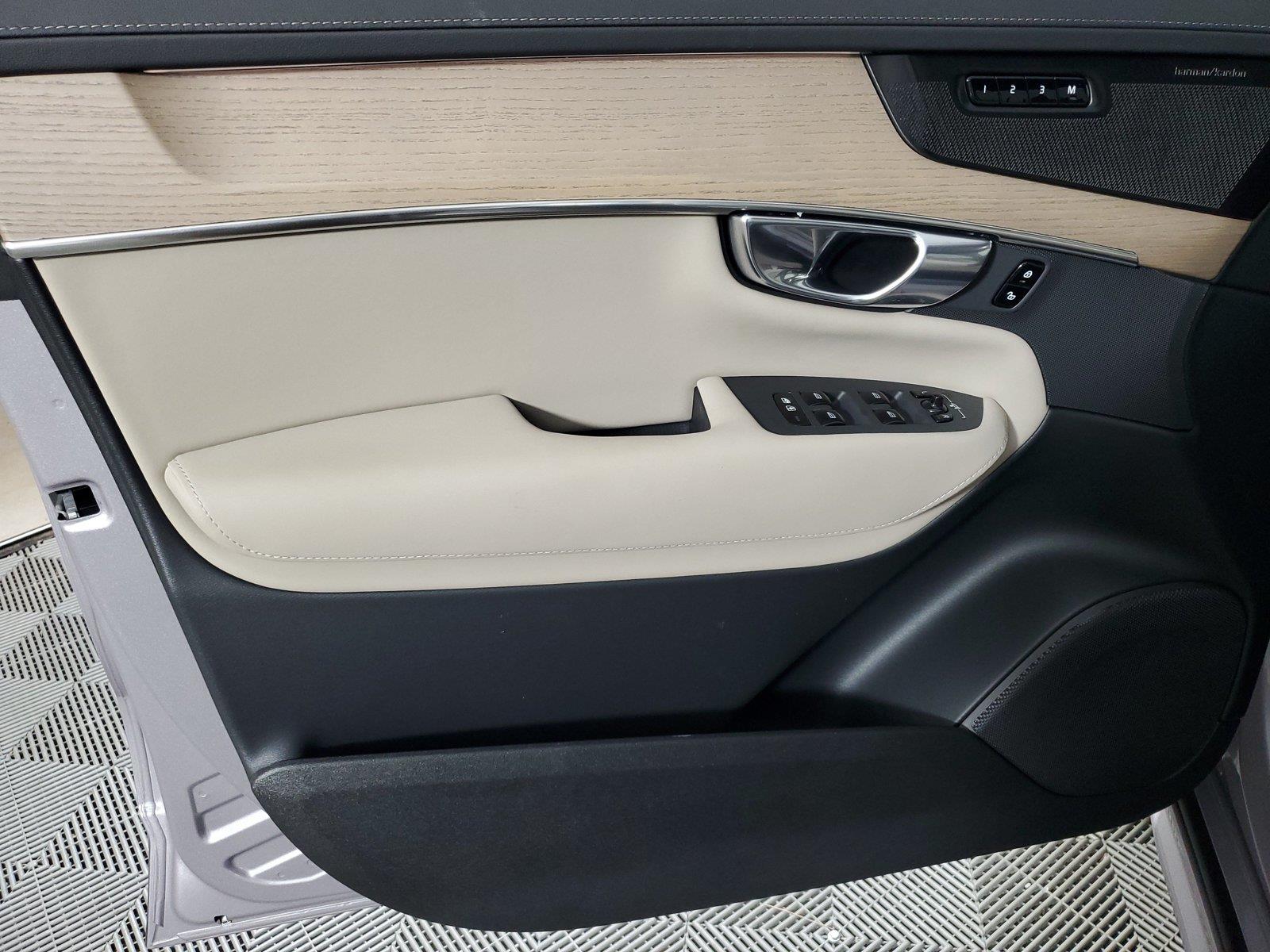 2026 Volvo XC90 Plus - Photo 19
