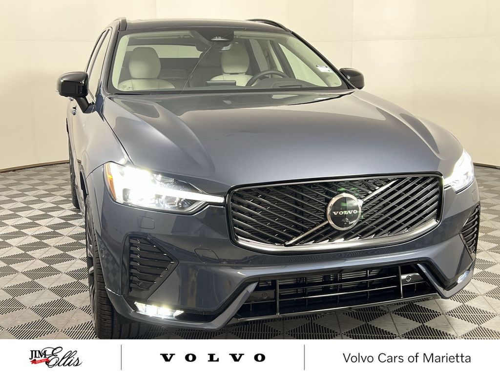 2026 Volvo XC60 B5 photo 2