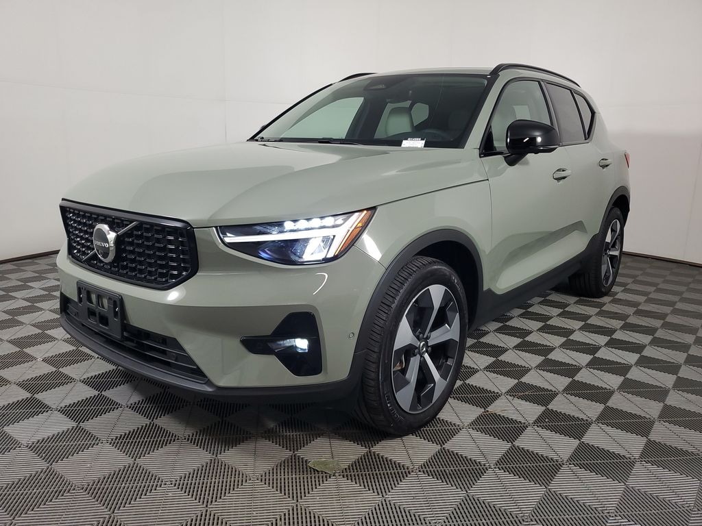 Certified 2025 Volvo XC40 B5 Plus Dark Theme SUV