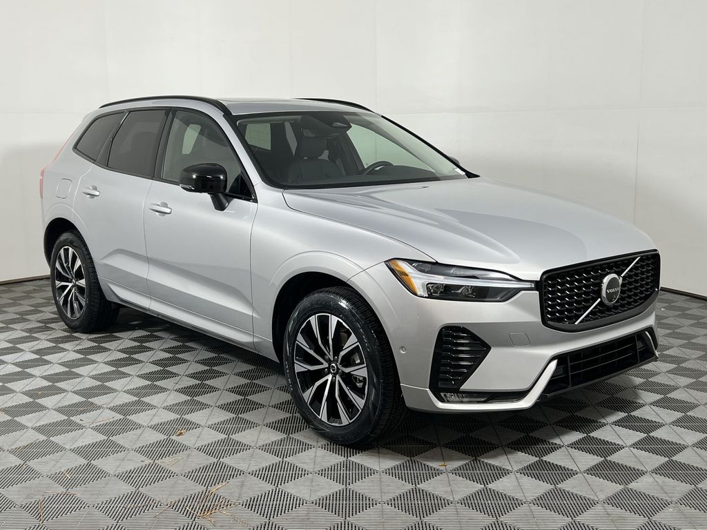 2025 Volvo XC60 B5 Plus photo 2
