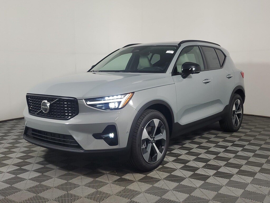 New 2026 Volvo XC40 B5 Plus SUV