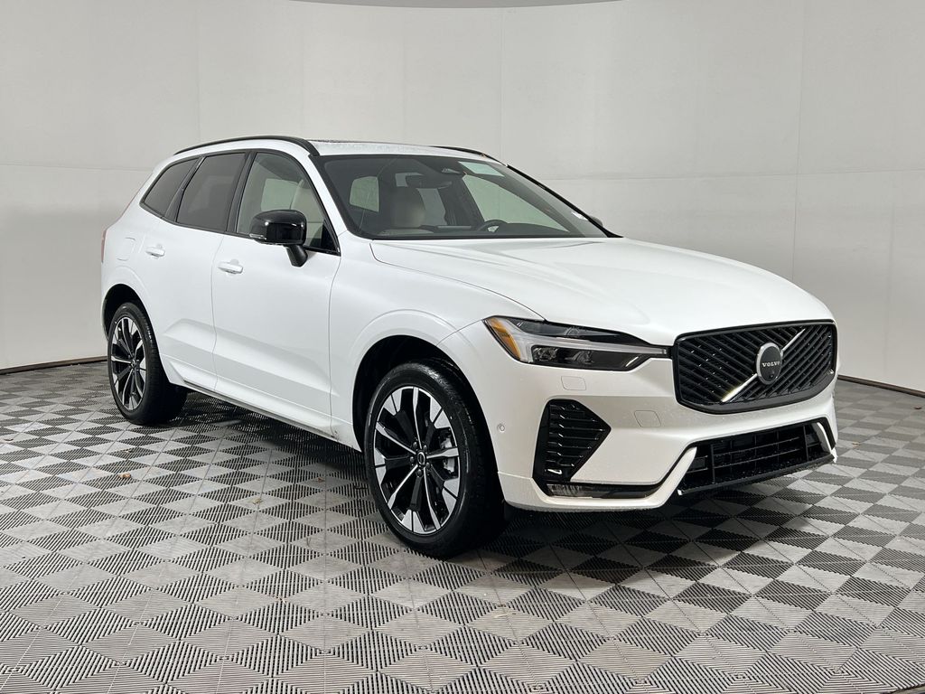 2026 Volvo XC60 B5 Plus photo 2