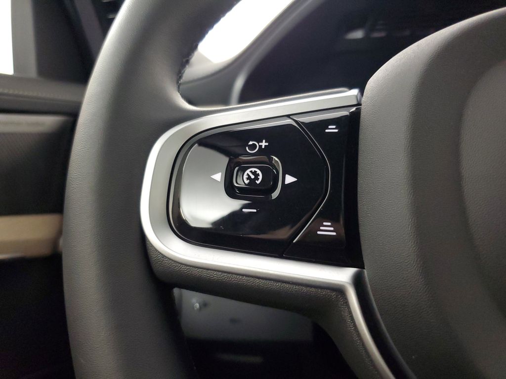 2026 Volvo XC90 Plus - Photo 25