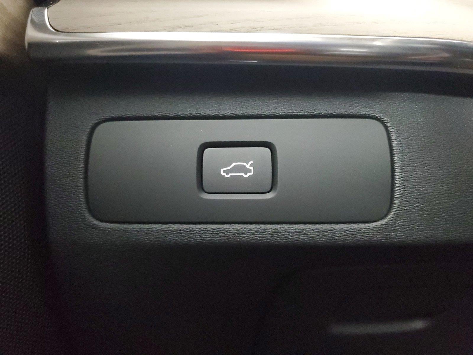 2026 Volvo XC90 Plus - Photo 35