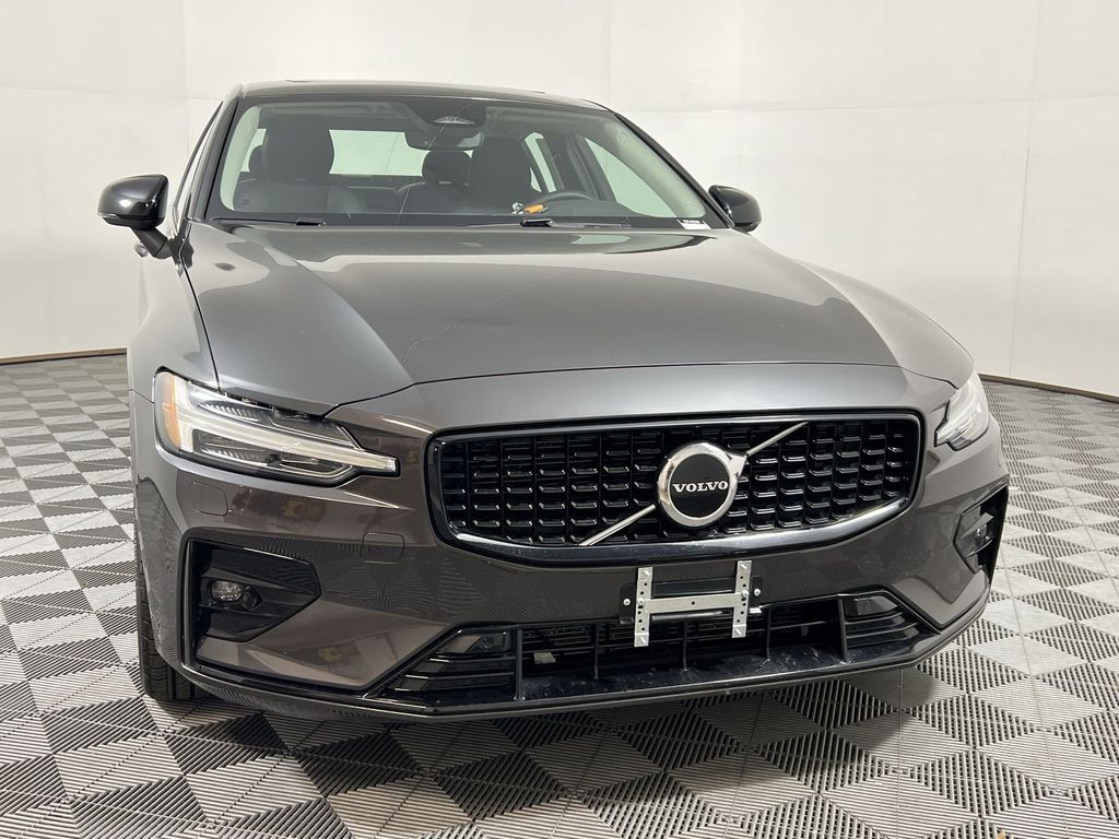 2025 Volvo S60 B5 Core photo 3