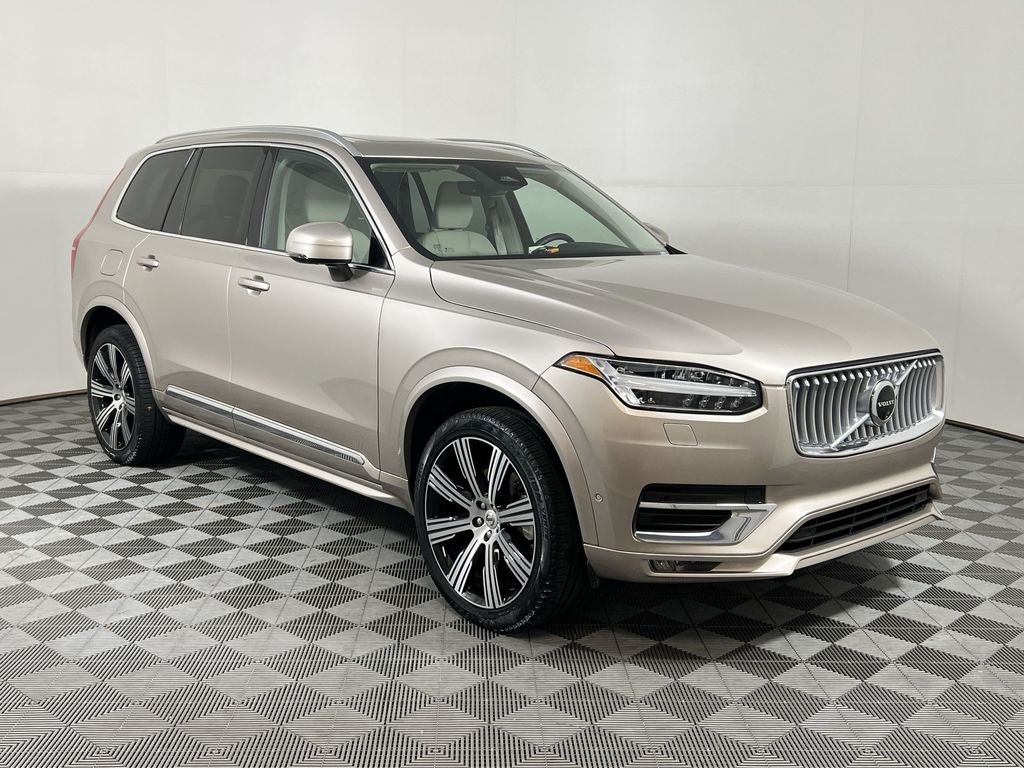 2024 Volvo XC90 Plus photo 2