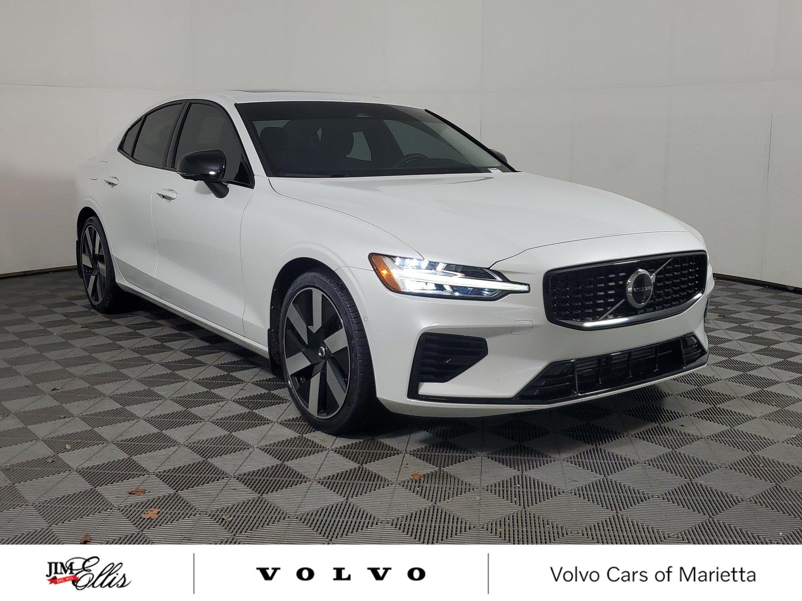 2024 Volvo S60 Recharge Plug-In Hybrid
