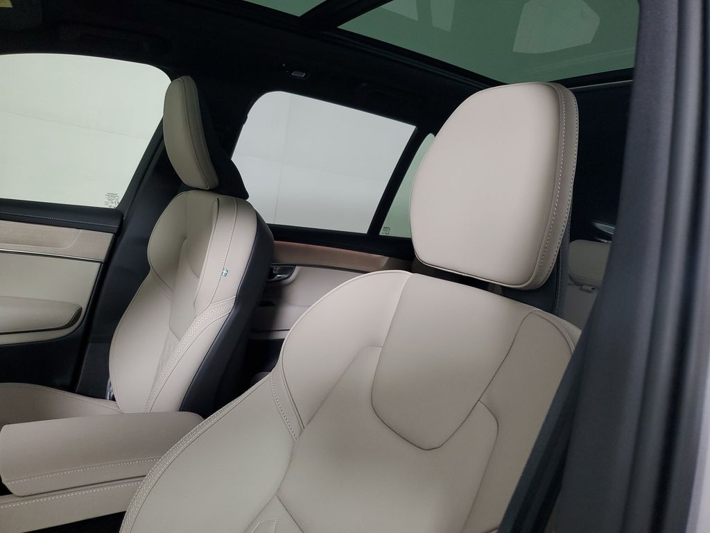 2026 Volvo XC90 Plus - Photo 23