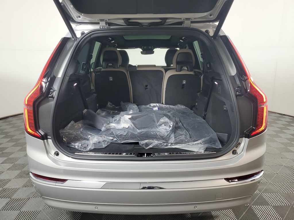2025 Volvo XC90 Core - Photo 11
