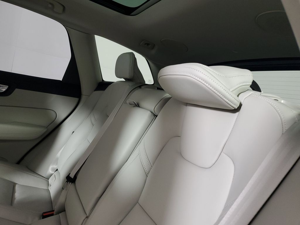 2026 Volvo XC60 Ultra - Photo 13