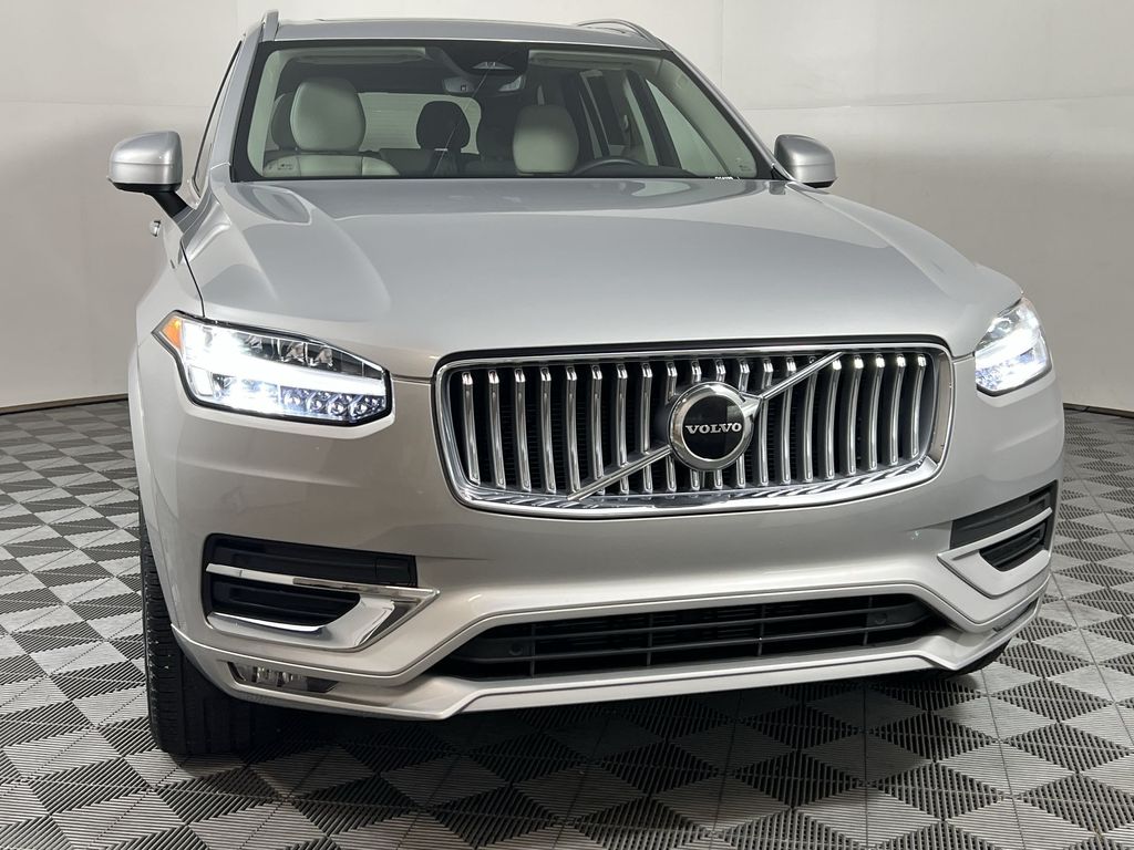 2024 Volvo XC90 B5 Core photo 3