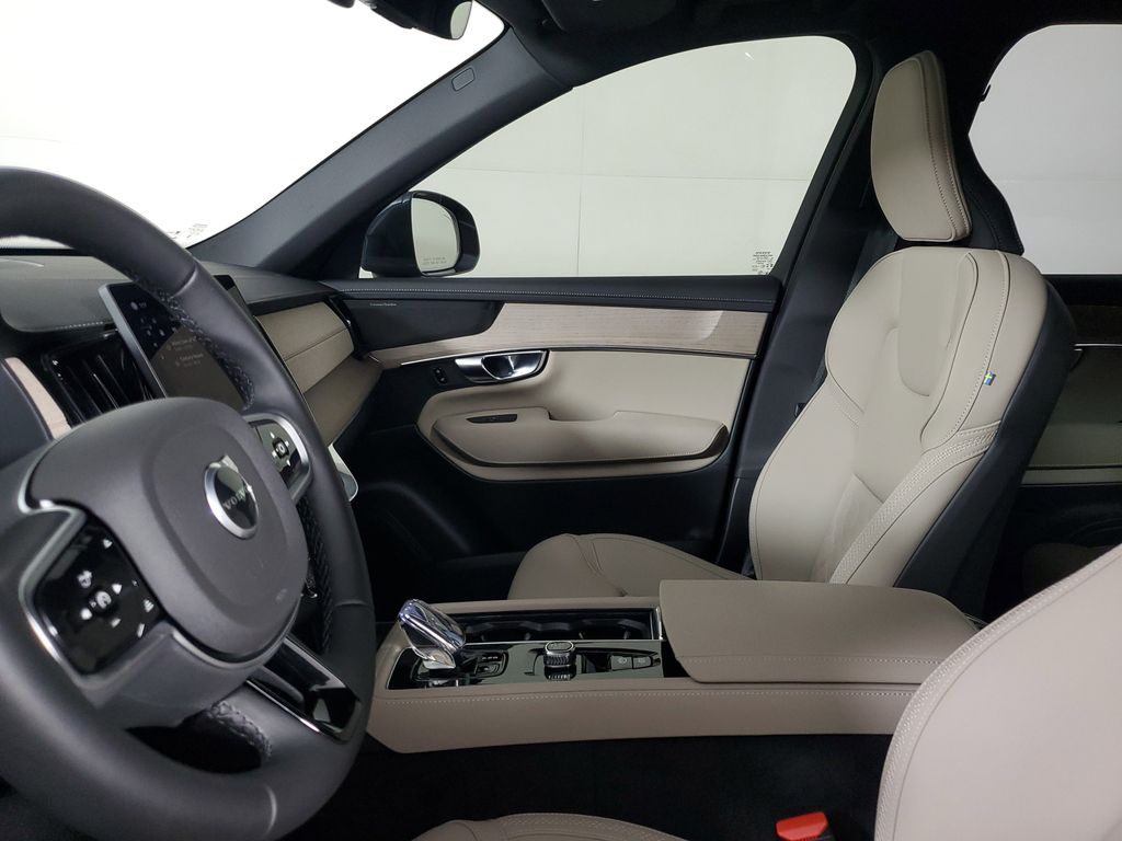 2026 Volvo XC90 Plus - Photo 23