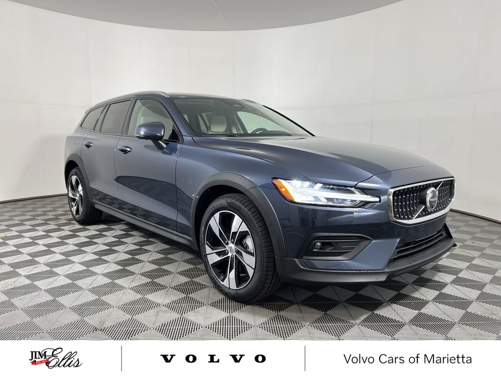 2026 Volvo V60 Cross Country B5 Plus photo 2