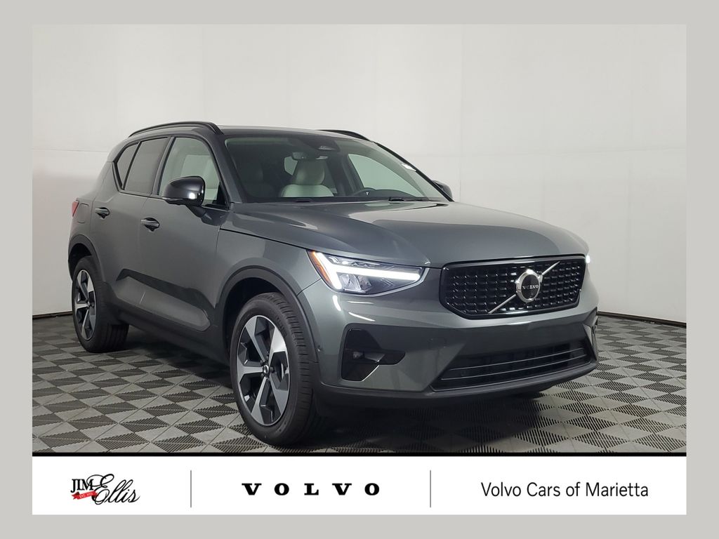 2026 Volvo XC40 B5 Plus Dark AWD's photo