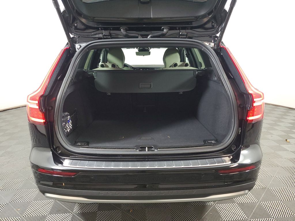 2026 Volvo V60 Cross Country Ultra - Photo 9