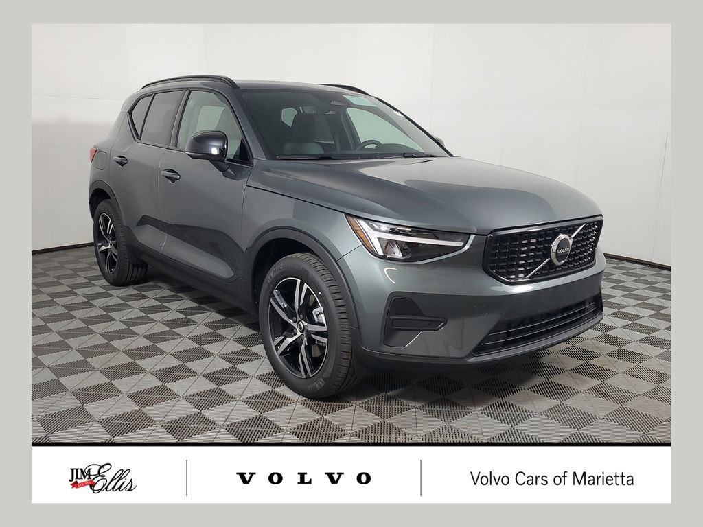 2026 Volvo XC40 B5 Core Dark AWD's photo
